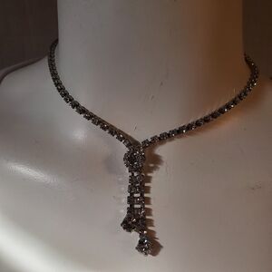 ✨ Vintage Silver-Tone Rhinestone Y-Necklace